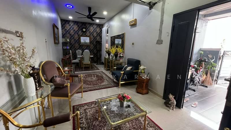 1-storey Terraced House for Sale in Pulau Indah (Klang) - Adi Zulkarnaen - Living Room - PropertyGuru.com.my