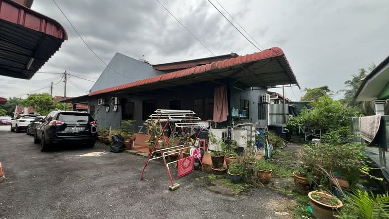 1-storey Terraced House for Sale in Pulau Indah (Klang) - Adi Zulkarnaen - Exterior - PropertyGuru.com.my