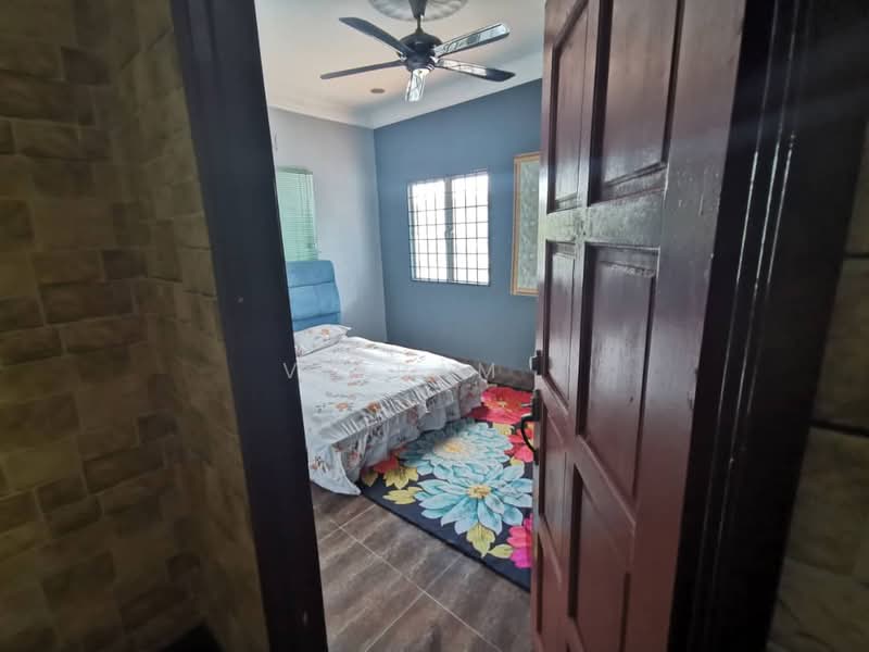 Bungalow for Rent in Rawang (Selangor) - Vikram . - Bedroom - PropertyGuru.com.my