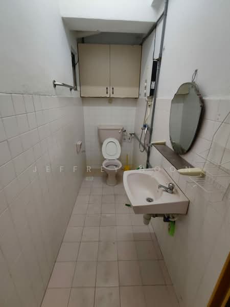Condominium for Rent at Teratai Mewah Condominium - Jeffrey Hoon - Bathroom - PropertyGuru.com.my