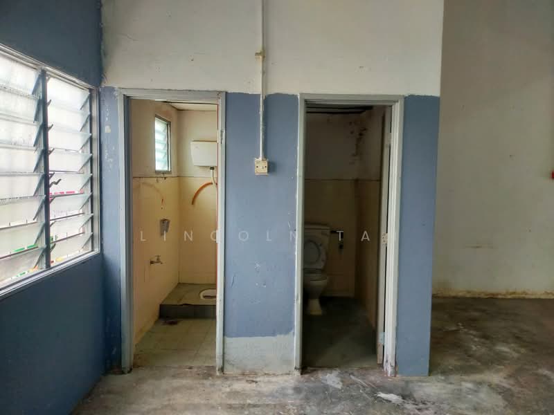 Terrace Factory for Rent in Taman Sri Haneco (Semenyih) - Lincoln Tan - Bathroom - PropertyGuru.com.my