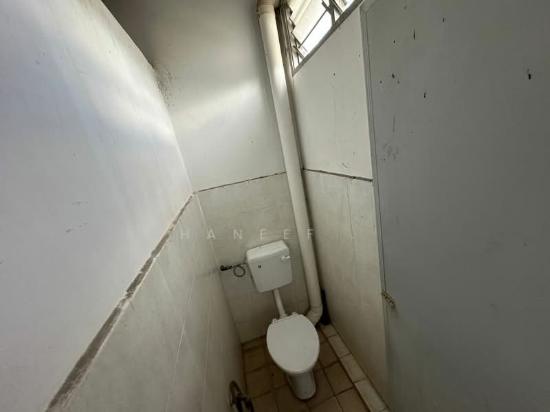 Shoplot 1st Floor - Taman Mustika - Hutan Kampung untuk Untuk Disewa - RM 600 /bulan, Apr 2026 - Bathroom - PropertyGuru.com.my