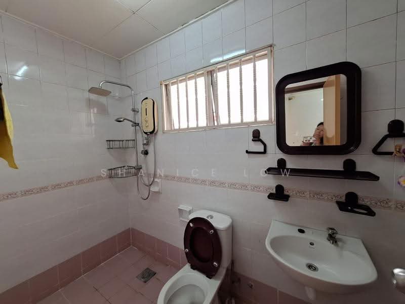Rumah Teres 2-Tingkat untuk Dijual di Bandar Puteri Puchong (Puchong) - Shanice Low - Bathroom - PropertyGuru.com.my