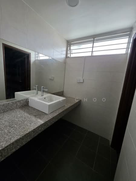 Semi-Detached House for Sale in Nilai (Negeri Sembilan) - Angie Choo - Bathroom - PropertyGuru.com.my