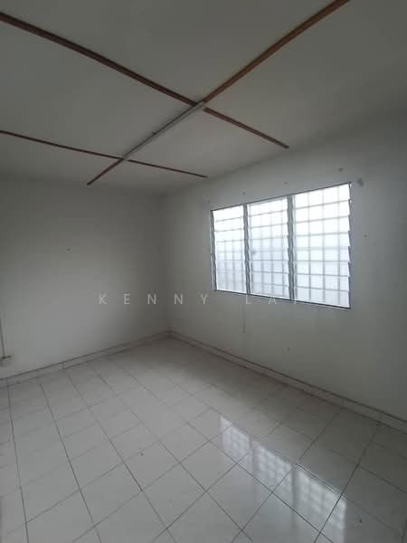 Office for Sale in Taman Pinggiran Putra (Seri Kembangan) - Kenny Lai - Interior - PropertyGuru.com.my