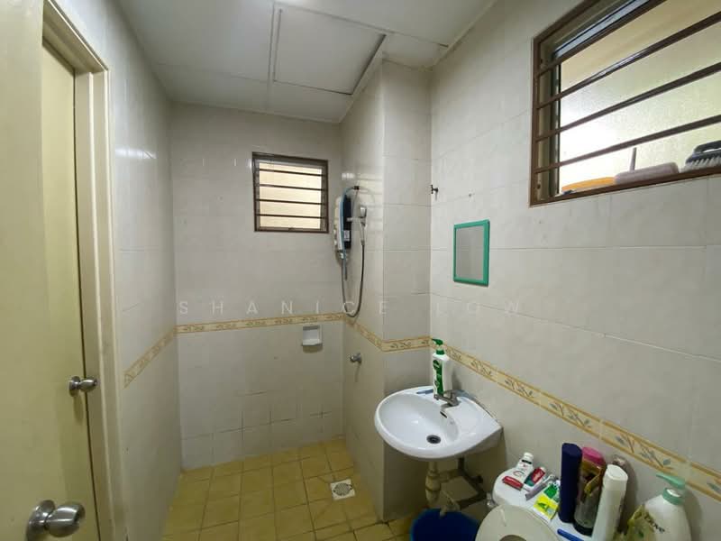2-storey Terraced House for Sale in Bandar Puteri Puchong (Puchong) - Shanice Low - Bathroom - PropertyGuru.com.my
