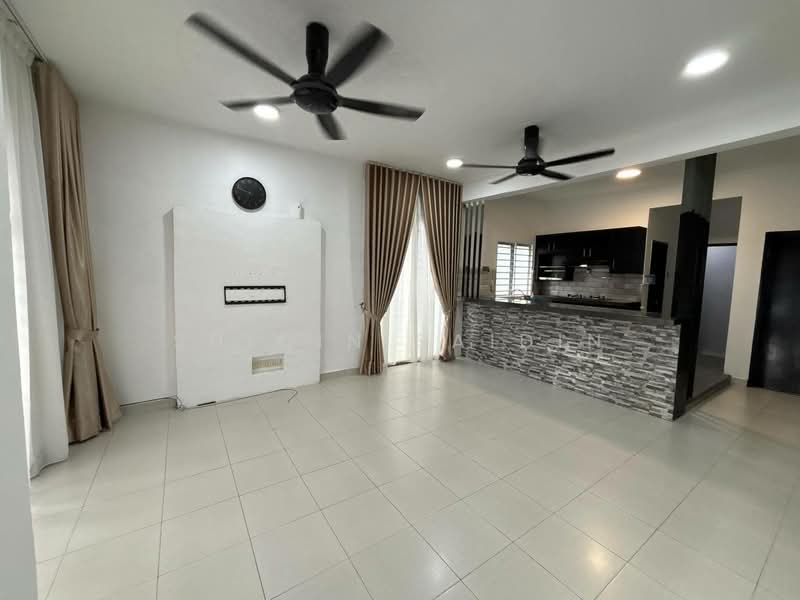 Cluster House for Sale in Bandar Puncak Alam (Puncak Alam) - Shiqin Saidin - Living Room - PropertyGuru.com.my