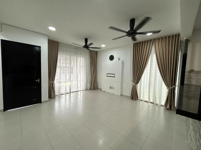 Cluster House for Sale in Bandar Puncak Alam (Puncak Alam) - Shiqin Saidin - Living Room - PropertyGuru.com.my
