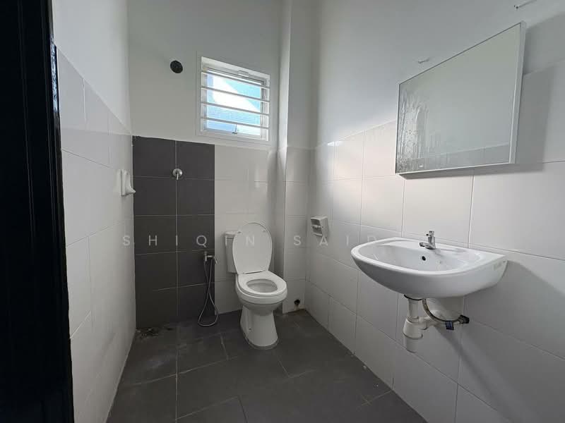 Cluster House for Sale in Bandar Puncak Alam (Puncak Alam) - Shiqin Saidin - Bathroom - PropertyGuru.com.my