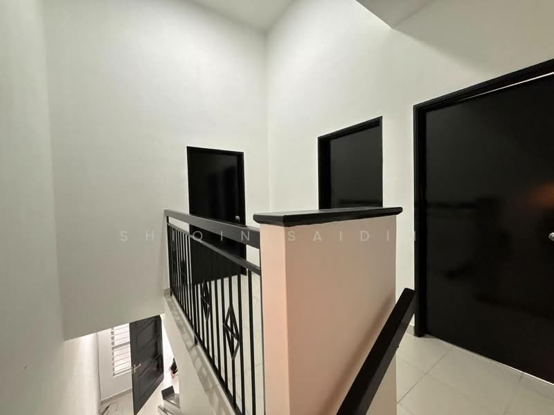 Cluster House for Sale in Bandar Puncak Alam (Puncak Alam) - Shiqin Saidin - Corridor - PropertyGuru.com.my