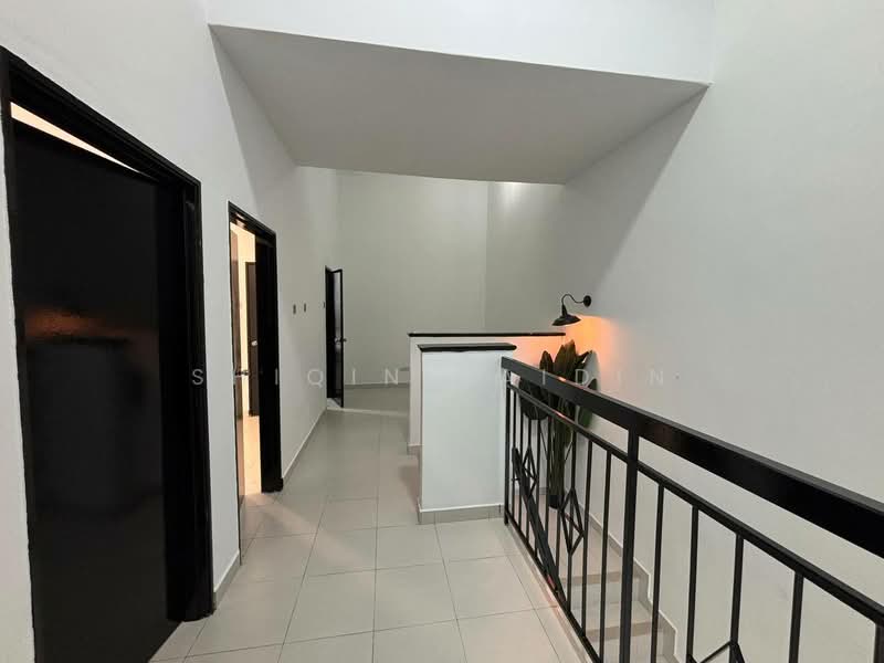 Cluster House for Sale in Bandar Puncak Alam (Puncak Alam) - Shiqin Saidin - Corridor - PropertyGuru.com.my