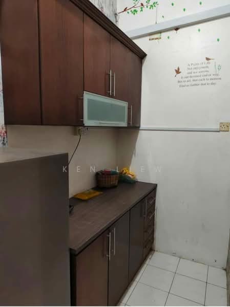 Taman Putri Kulai untuk Untuk Disewa - RM 1,800 /bulan, Mac 2026 - Kitchen - PropertyGuru.com.my