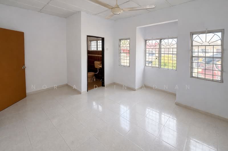 Renovated Double Storey Terrace Rawang Perdana untuk Untuk Dijual - RM 430,000, Mac 2026 - Bathroom - PropertyGuru.com.my