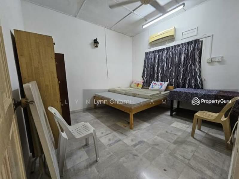 Rumah Teres 1 Tingkat untuk Disewa di Taman Century (Johor Bahru) - Lynn Chiam - Bedroom - PropertyGuru.com.my