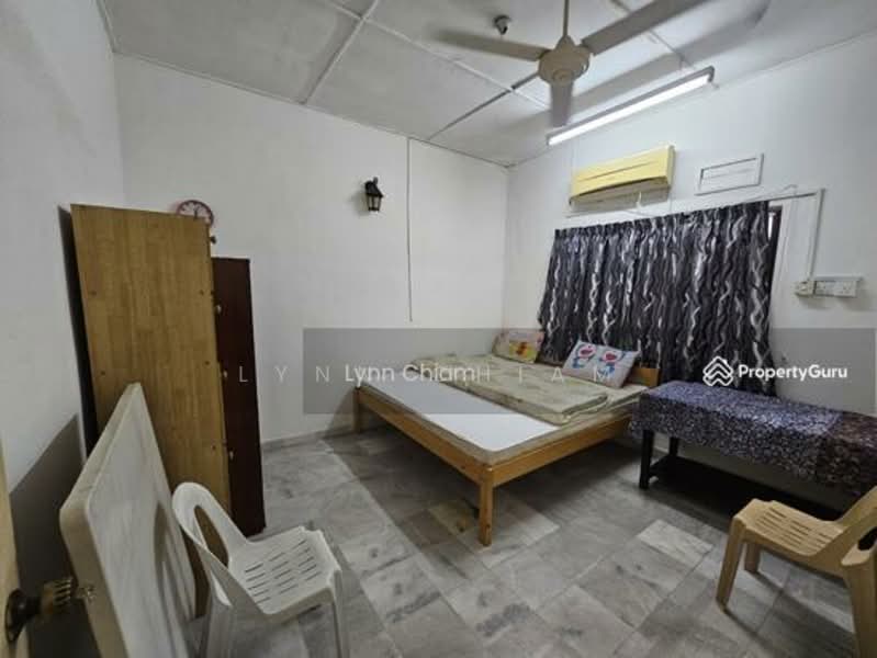 Rumah Teres 1 Tingkat untuk Disewa di Taman Century (Johor Bahru) - Lynn Chiam - Bedroom - PropertyGuru.com.my