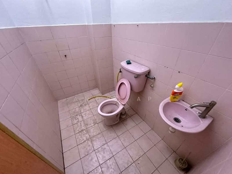 Bukit Rawang Putra, Rawang untuk Untuk Dijual - RM 313,000, Mac 2026 - Bathroom - PropertyGuru.com.my