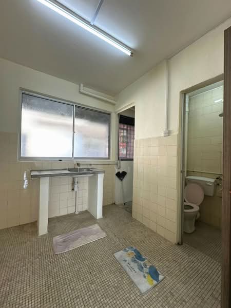 Flat for Sale at Taman Mengkudu Flat - Jie Ying - Bathroom - PropertyGuru.com.my