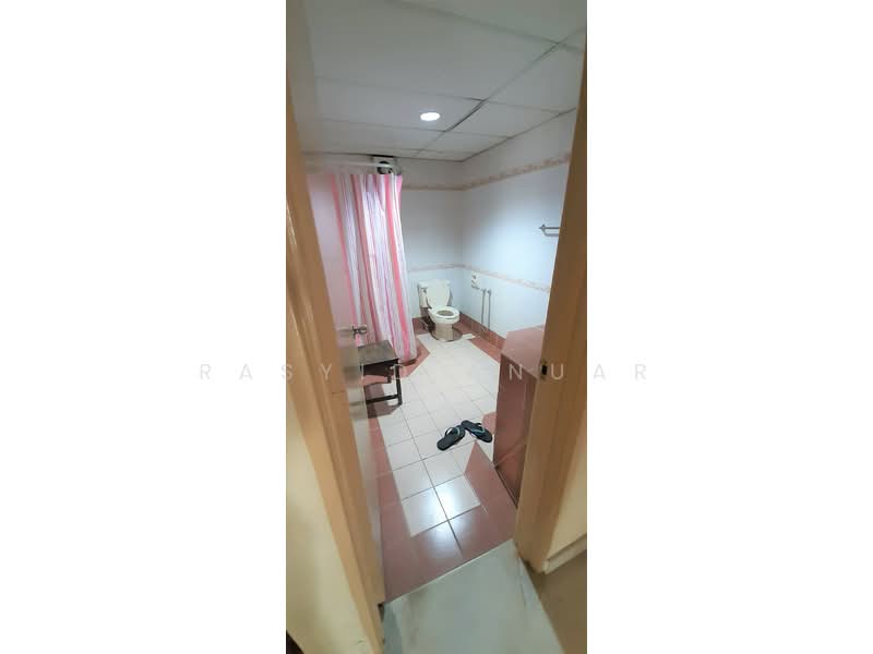 Kondominium untuk Disewa di Gurney Heights - Rasyid Anuar - Bathroom - PropertyGuru.com.my