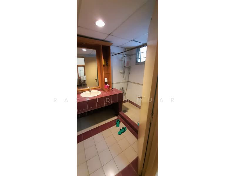Kondominium untuk Disewa di Gurney Heights - Rasyid Anuar - Bathroom - PropertyGuru.com.my