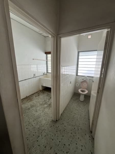 Taman Besi untuk Untuk Dijual - RM 1,400,000, Apr 2026 - Bathroom - PropertyGuru.com.my