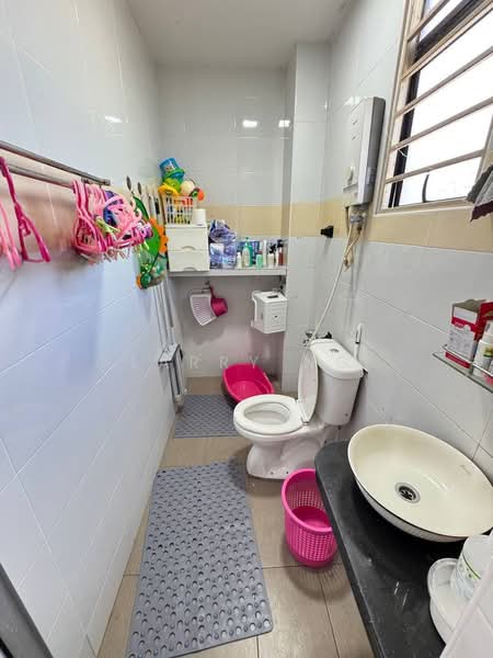 Taman Nusa Perintis 2 untuk Untuk Dijual - RM 588,000, Mac 2026 - Bathroom - PropertyGuru.com.my
