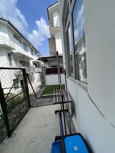Townhouse for Sale in Seri Kembangan (Selangor) - Joey Wong - Exterior - PropertyGuru.com.my