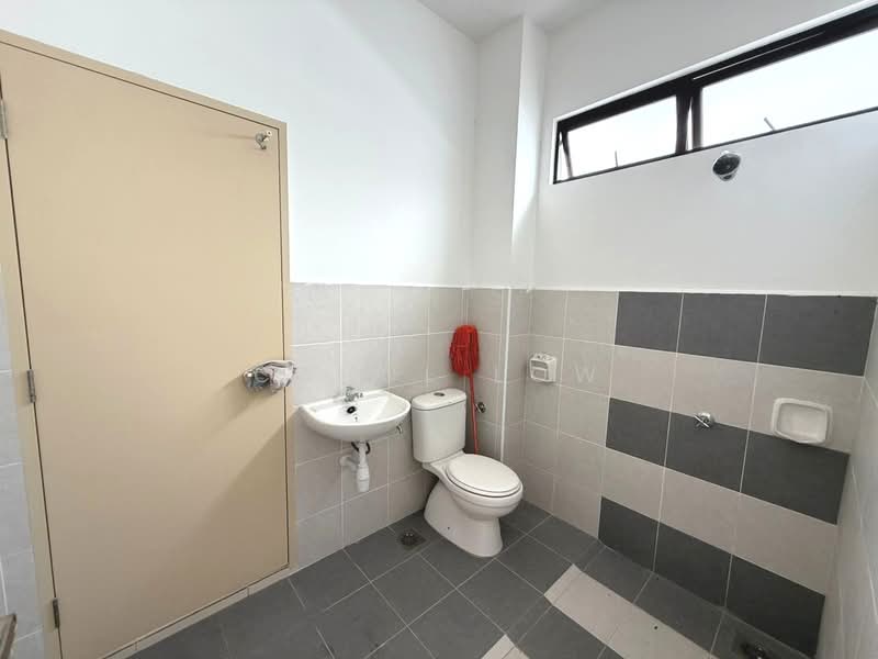 2-storey Terraced House for Sale in Taman Bestari Perdana (Pasir Gudang) - Carol Low - Bathroom - PropertyGuru.com.my