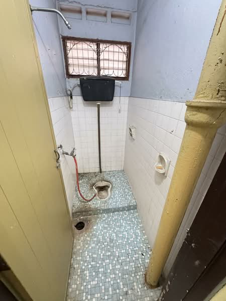 2-storey Terraced House for Sale in Taman Pelangi (Johor Bahru) - Larry Ng - Bathroom - PropertyGuru.com.my