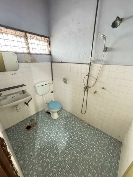 2-storey Terraced House for Sale in Taman Pelangi (Johor Bahru) - Larry Ng - Bathroom - PropertyGuru.com.my