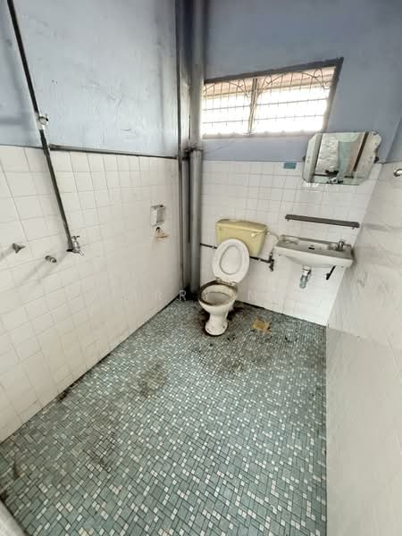 2-storey Terraced House for Sale in Taman Pelangi (Johor Bahru) - Larry Ng - Bathroom - PropertyGuru.com.my