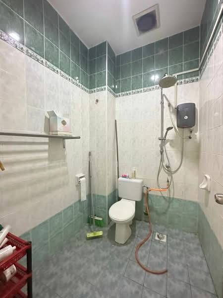 1.5-storey Terraced House for Sale in Skudai (Johor) - Sharon Ong - Bathroom - PropertyGuru.com.my