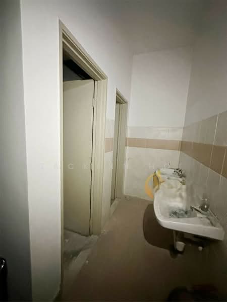 Shop for Sale in Bandar Botanic (Klang) - Zackinn Hoi - Corridor - PropertyGuru.com.my