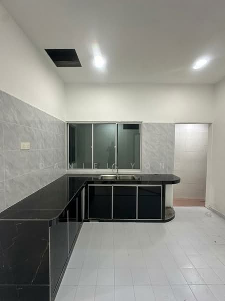 1-storey Terraced House for Sale in Taman Universiti (Skudai) - Daniel Yong - Kitchen - PropertyGuru.com.my