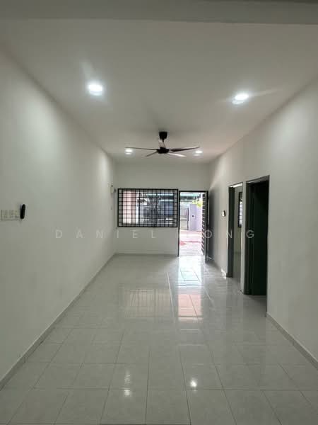 1-storey Terraced House for Sale in Taman Universiti (Skudai) - Daniel Yong - Corridor - PropertyGuru.com.my