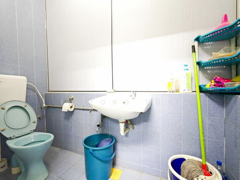 Terrace Factory for Sale in Taman Mount Austin (Tebrau) - Ee Fong Toh - Bathroom - PropertyGuru.com.my