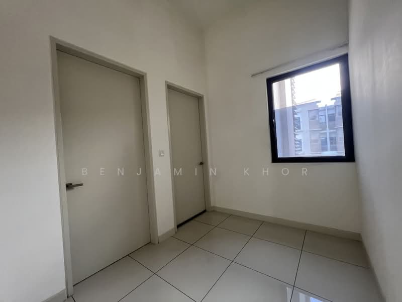 Rumah Bandar untuk Disewa di 16 Sierra (Puchong) - Benjamin Khor - 1st Floor Corridor - PropertyGuru.com.my