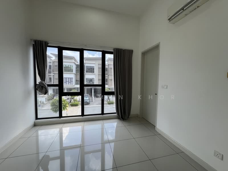 Rumah Bandar untuk Disewa di 16 Sierra (Puchong) - Benjamin Khor - 2nd Room 1st Floor - PropertyGuru.com.my