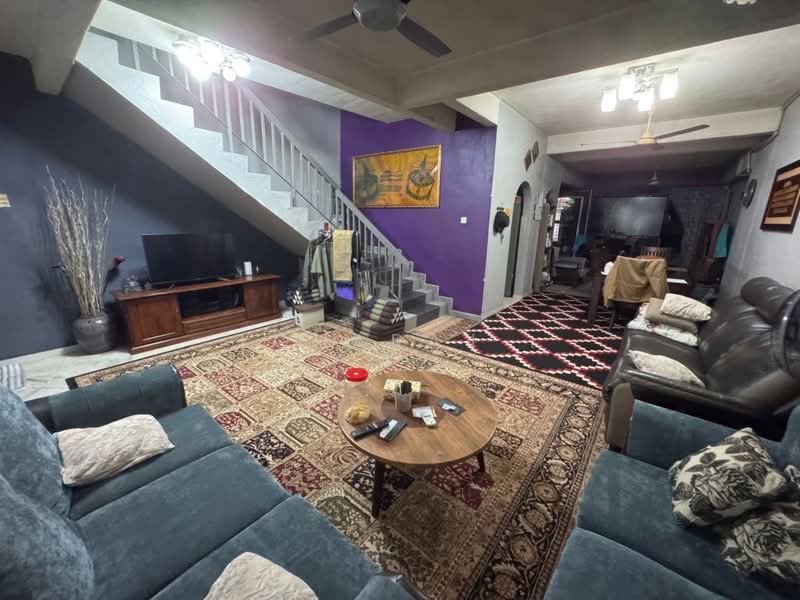 2-storey Terraced House for Sale in Taman Pinggiran Templer (Selayang) - Loharaj . - Living Room - PropertyGuru.com.my