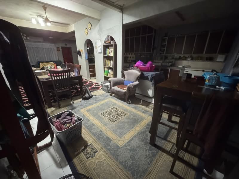 2-storey Terraced House for Sale in Taman Pinggiran Templer (Selayang) - Loharaj . - Living Room - PropertyGuru.com.my