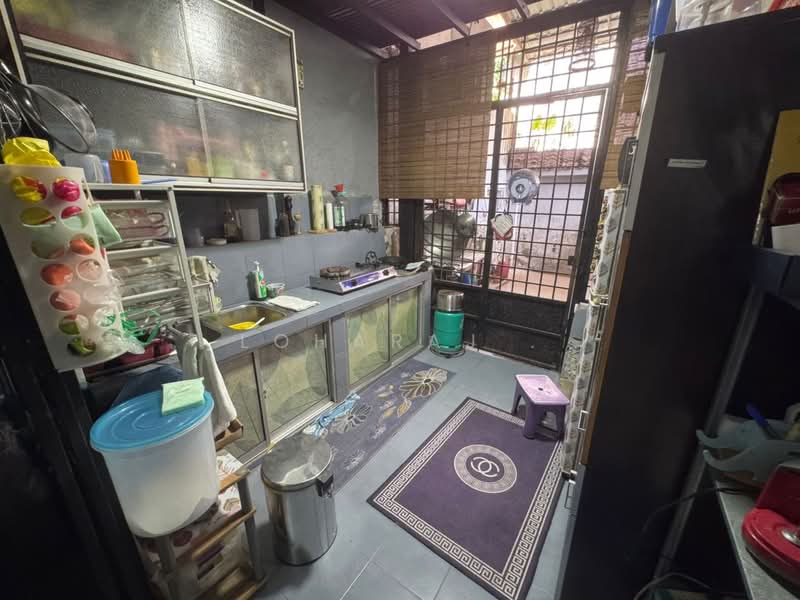 2-storey Terraced House for Sale in Taman Pinggiran Templer (Selayang) - Loharaj . - Kitchen - PropertyGuru.com.my