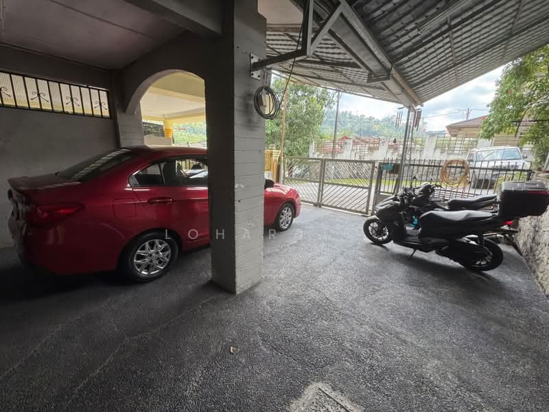 2-storey Terraced House for Sale in Taman Pinggiran Templer (Selayang) - Loharaj . - Car Park - PropertyGuru.com.my