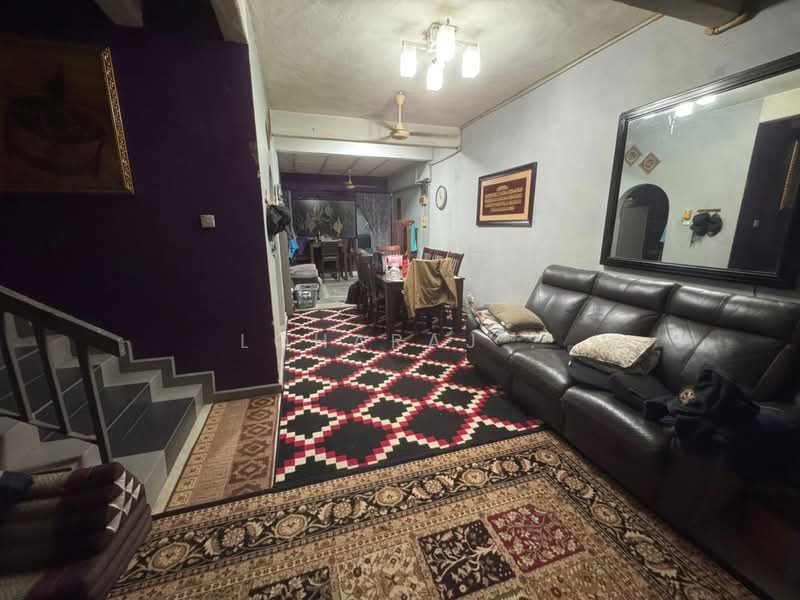 2-storey Terraced House for Sale in Taman Pinggiran Templer (Selayang) - Loharaj . - Living Room - PropertyGuru.com.my