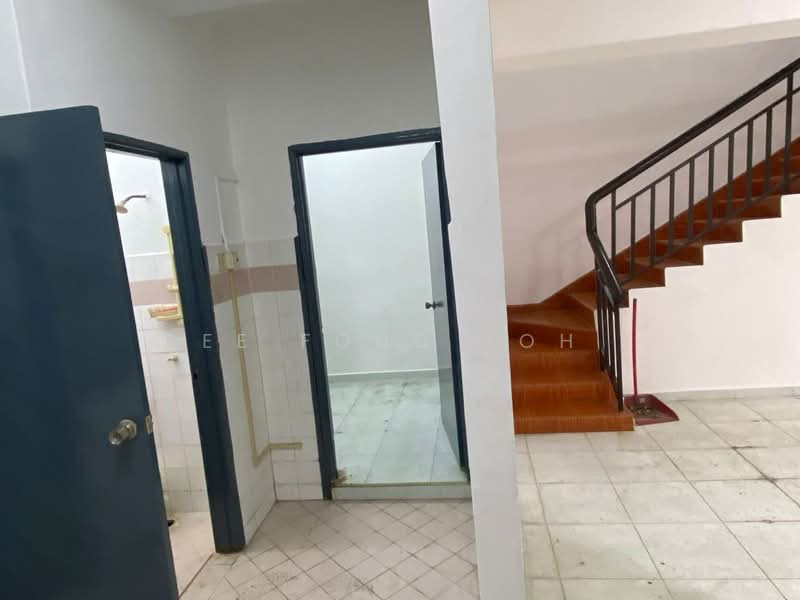 2-storey Terraced House for Sale in Taman Mawar (Pasir Gudang) - Ee Fong Toh - Bathroom - PropertyGuru.com.my