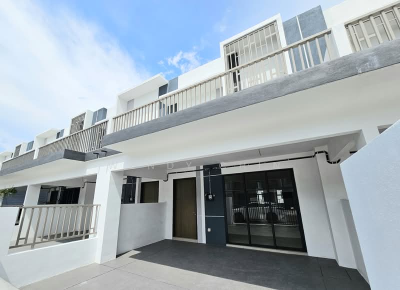 2-storey Terraced House for Sale in TAMAN PUCHONG UTAMA (Puchong) - Wendy Chin - Exterior - PropertyGuru.com.my