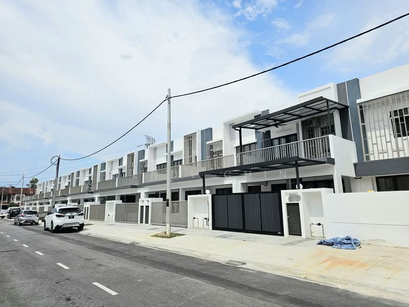 2-storey Terraced House for Sale in TAMAN PUCHONG UTAMA (Puchong) - Wendy Chin - Exterior - PropertyGuru.com.my