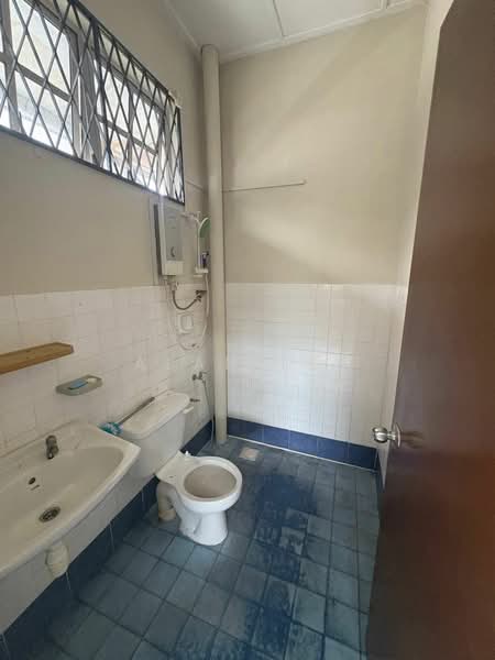 1-storey Terraced House for Sale in Taman Perling (Perling) - Alan Ler - Bathroom - PropertyGuru.com.my