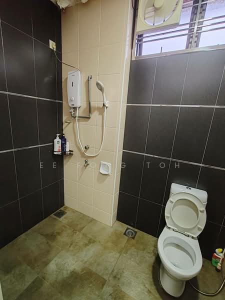 2.5-storey Terraced House for Sale in Taman Sutera Utama (Skudai) - Ee Fong Toh - Bathroom - PropertyGuru.com.my
