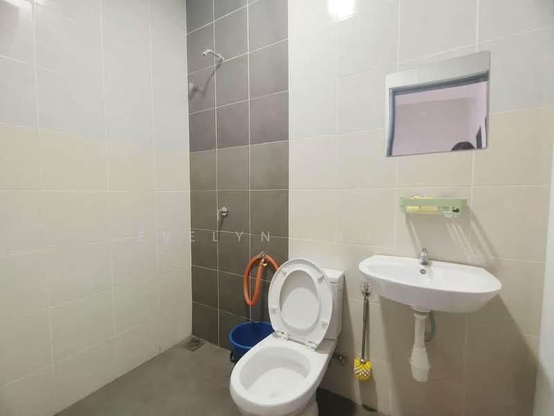 2-storey Terraced House for Sale in Taman Scientex Rawang (Rawang) - Evelyn Khoo - Bathroom - PropertyGuru.com.my