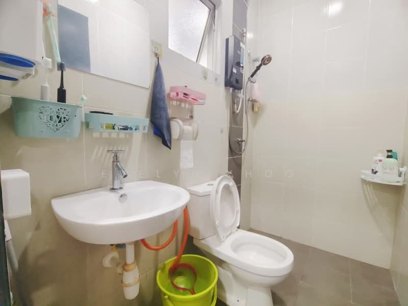 2-storey Terraced House for Sale in Taman Scientex Rawang (Rawang) - Evelyn Khoo - Bathroom - PropertyGuru.com.my