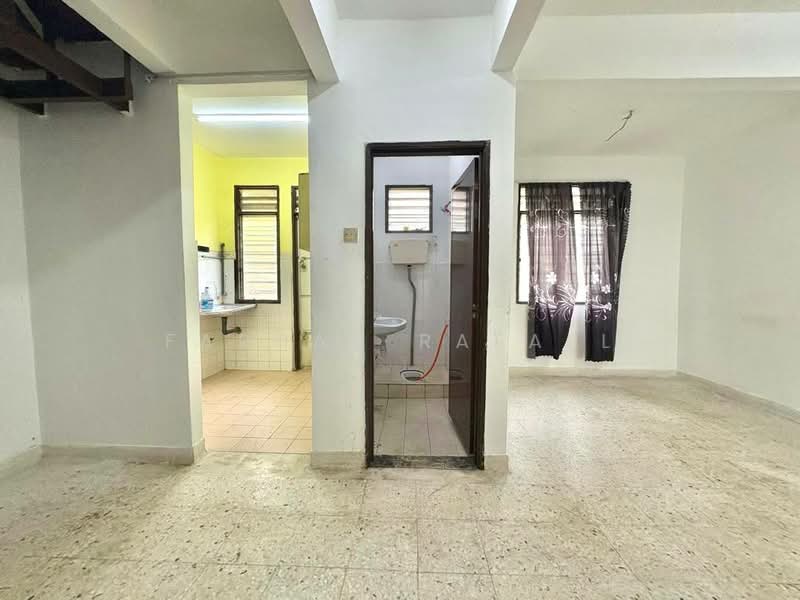 Jalan Kemboja, Bukit Sentosa untuk Untuk Dijual - RM 290,000, Apr 2026 - Kitchen - PropertyGuru.com.my